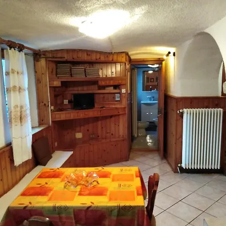 Maison Adrien מונז'ובט